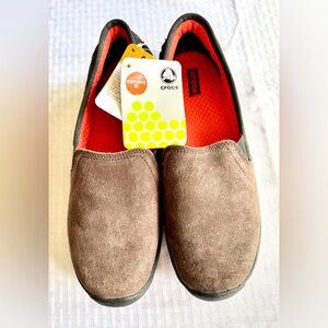 NWT Crocs AnyWeather Suede Slip-On Comfort Shoes Women’s 11 Brown Gray 12410